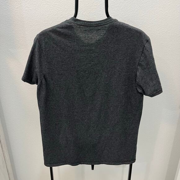 GM Men’s MD 1963 Split Window Coup 1963 Stingray Corvette Graphic T-shirt - Picture 3 of 4